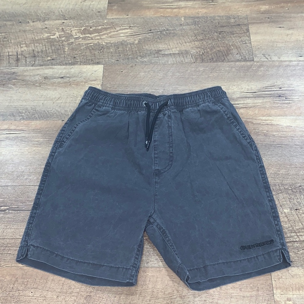 Kids Quiksilver board shorts size medium